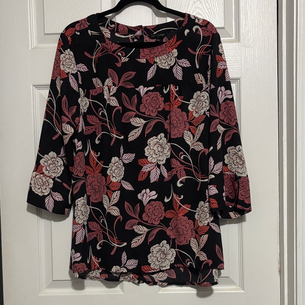 Ladies Banana Republic button back dress blouse